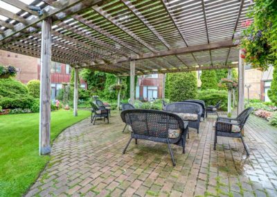 Outdoor Gardens Lovely Retirement Amenities for Seniors at Vistamere Retirement Residence in Oakville